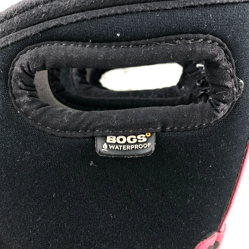 Bogs Infants Size 7 Classic Skulls Red Black Closed Toe PullOn Winter Boots FAIR